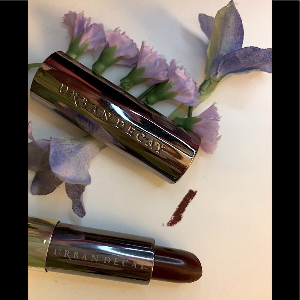 Urban Decay Dark Lipstick Matte “Disturbed”